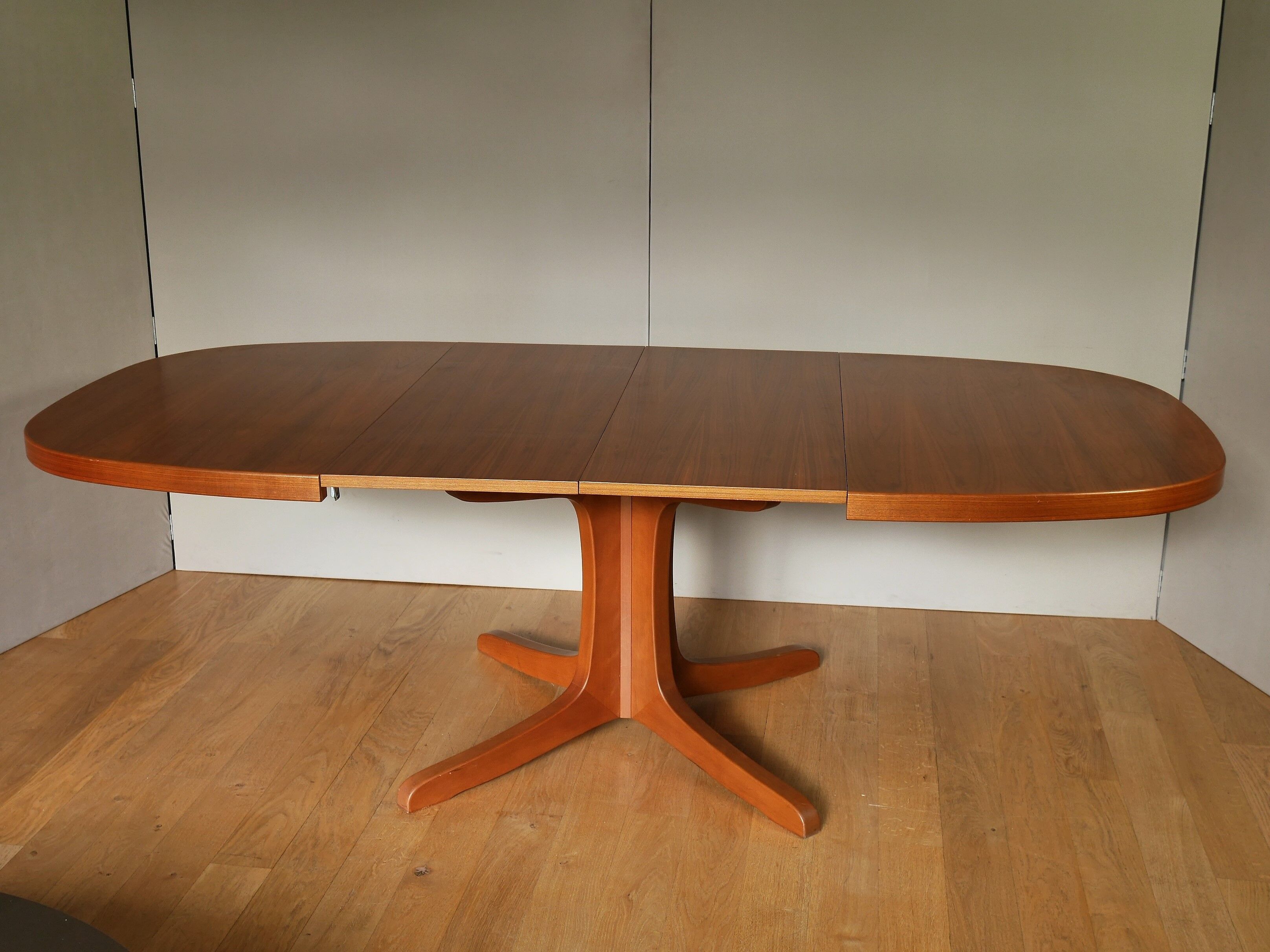 Oval baumann table with extensions from the 60