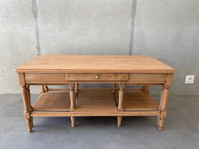 Coffee table double pull-out trays