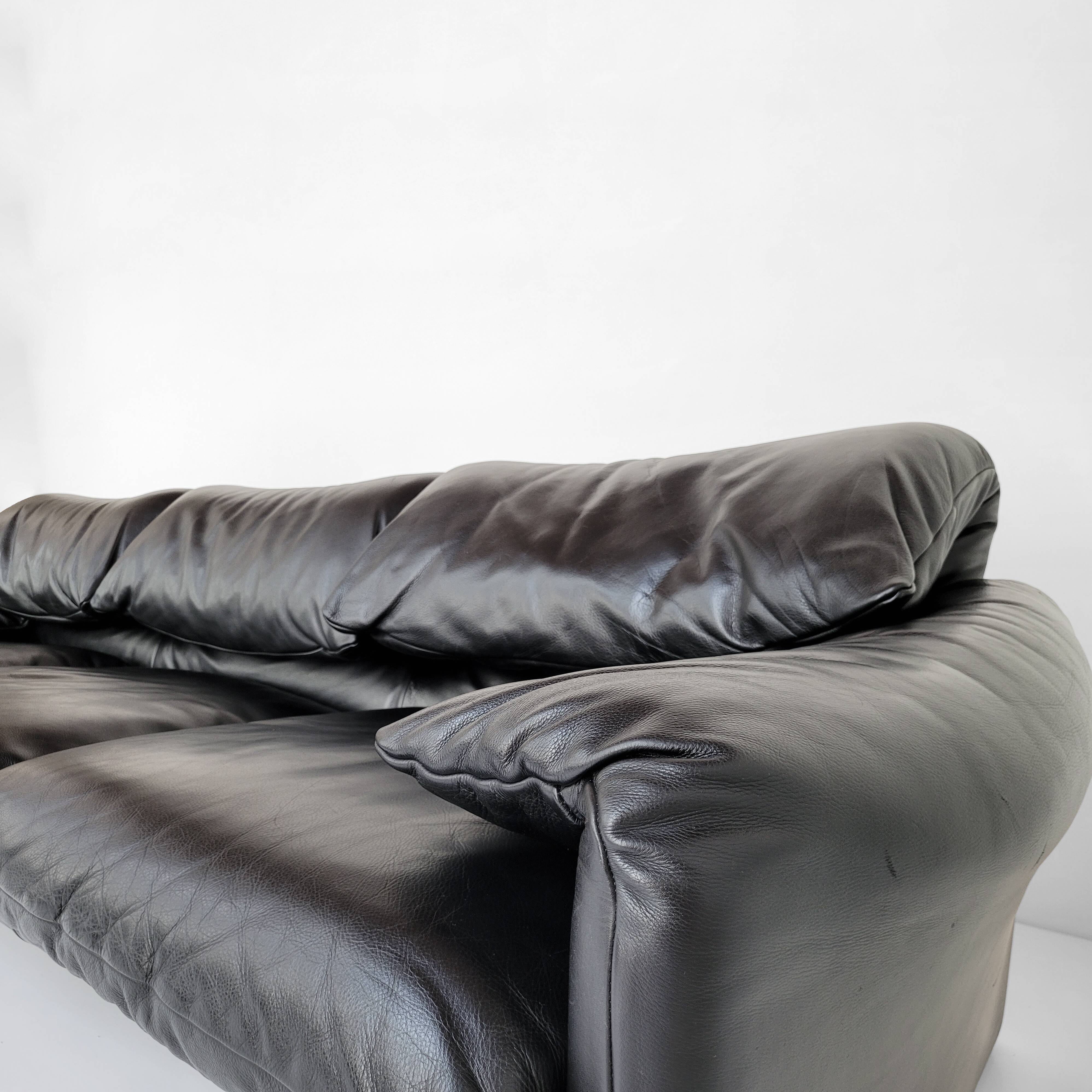 Maralunga sofa by Vico Magistretti for Cassina