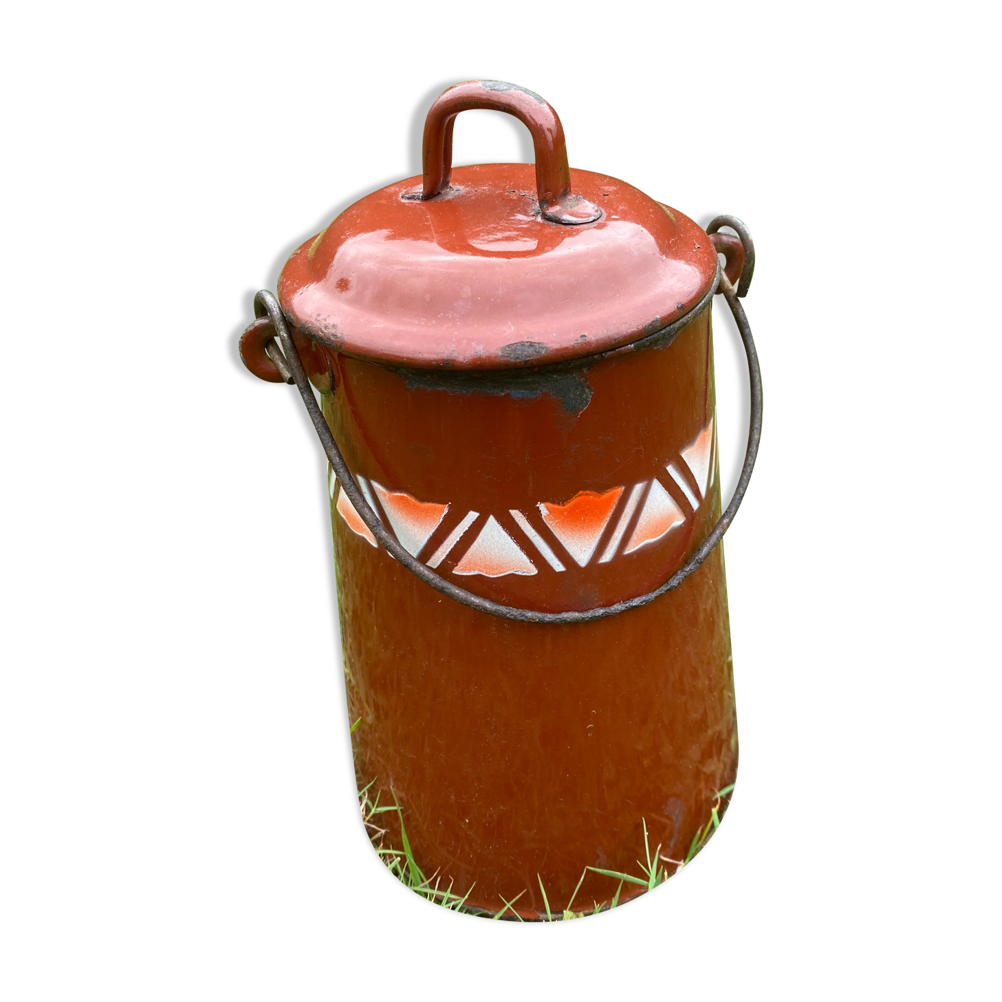Old milk pot in enamelled sheet metal