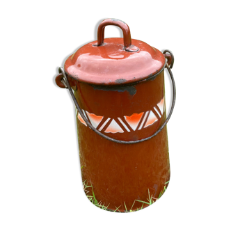 Old milk pot in enamelled sheet metal