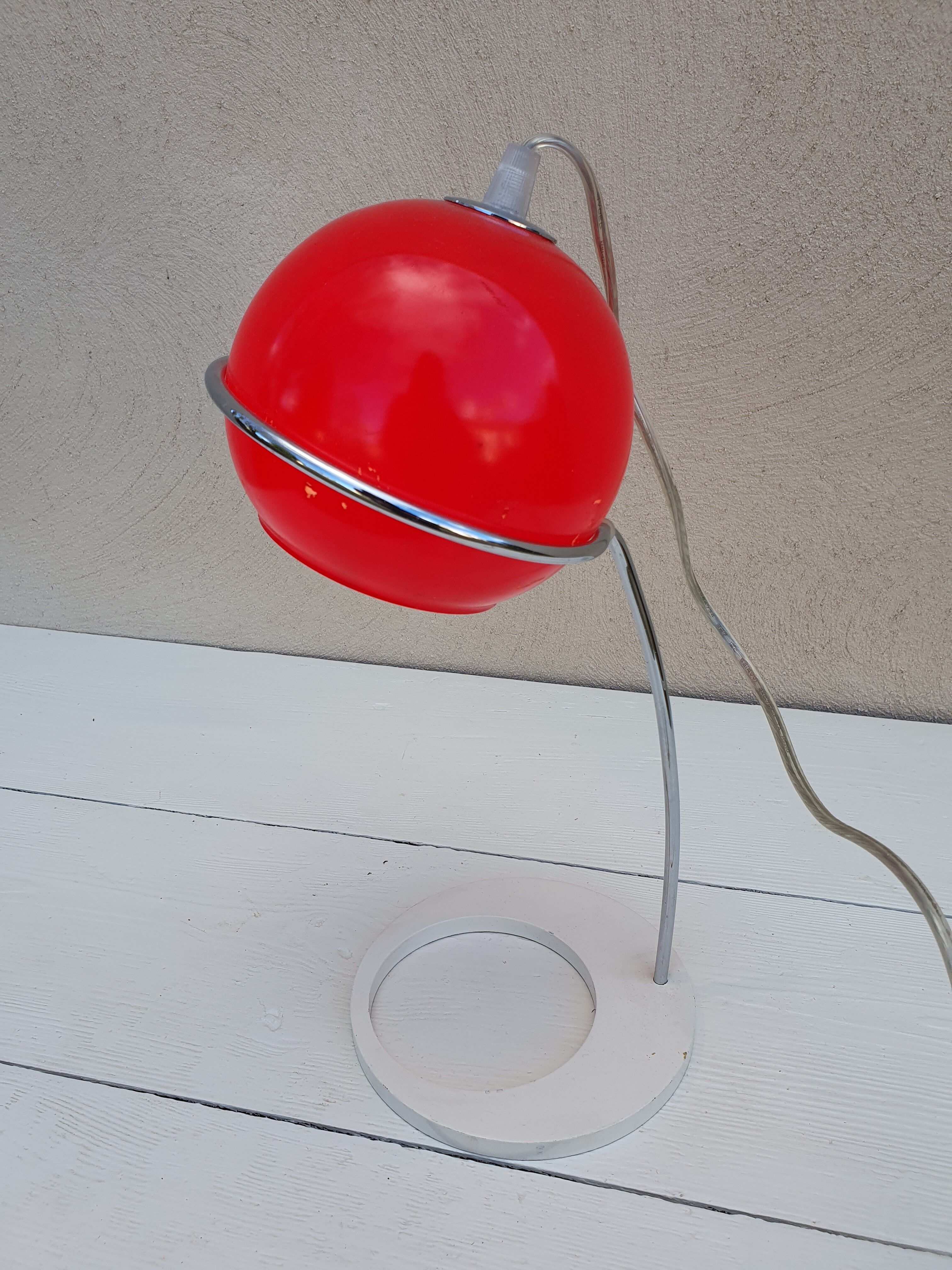 Desk lamp gnaws Eyeball Habitat