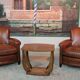Paire de fauteuils-club en cuir