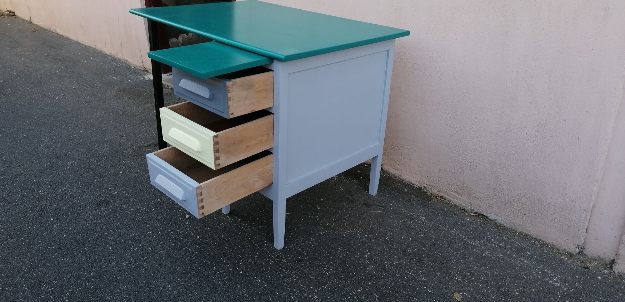 Beautiful office 1960/70 brought to the tastes of the day