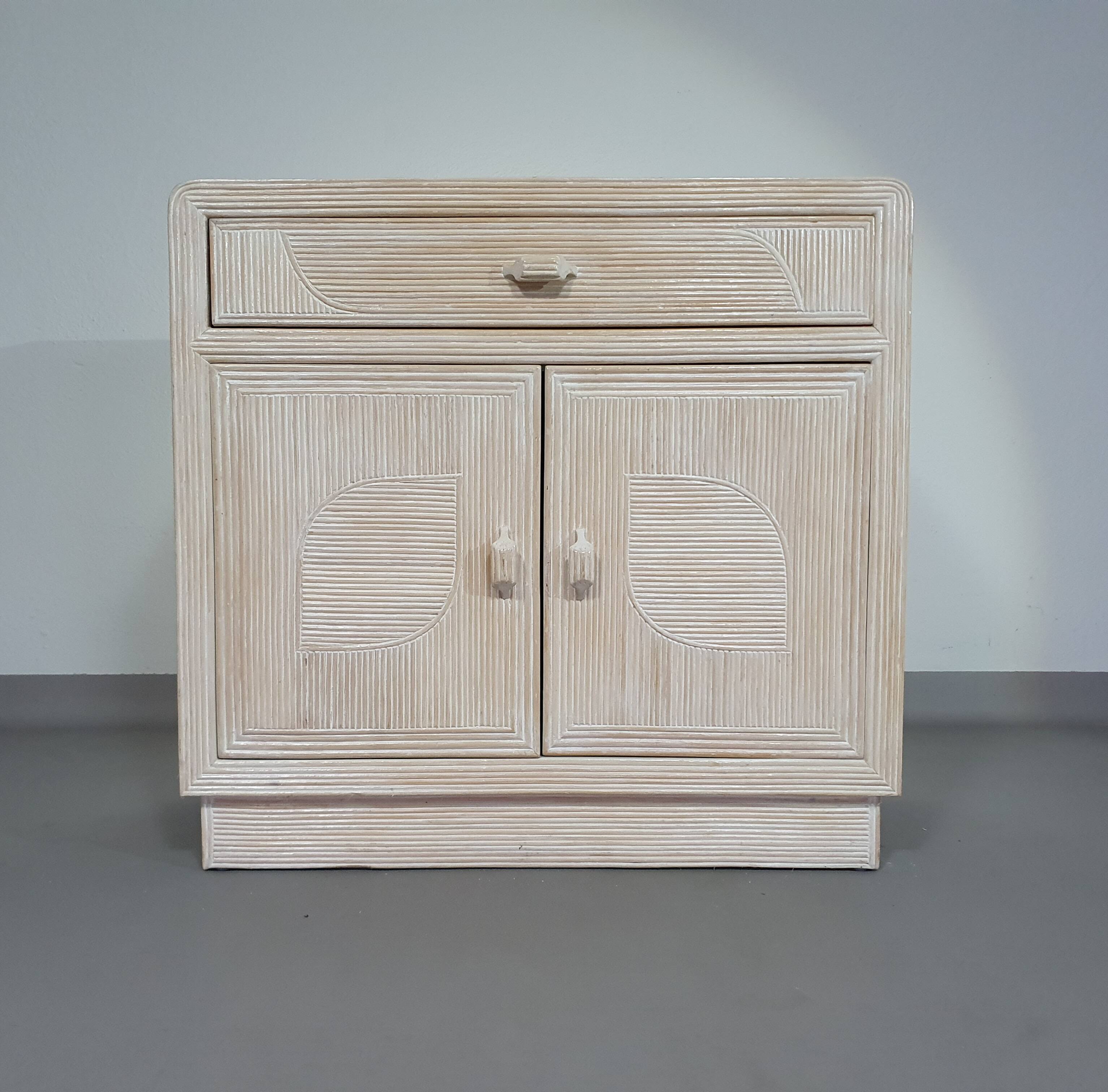 Split reed side board/cabinet 80 x 80 x 40 cm