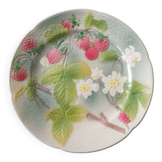 St Clément plate with raspberry & flower slip (excellent condition)