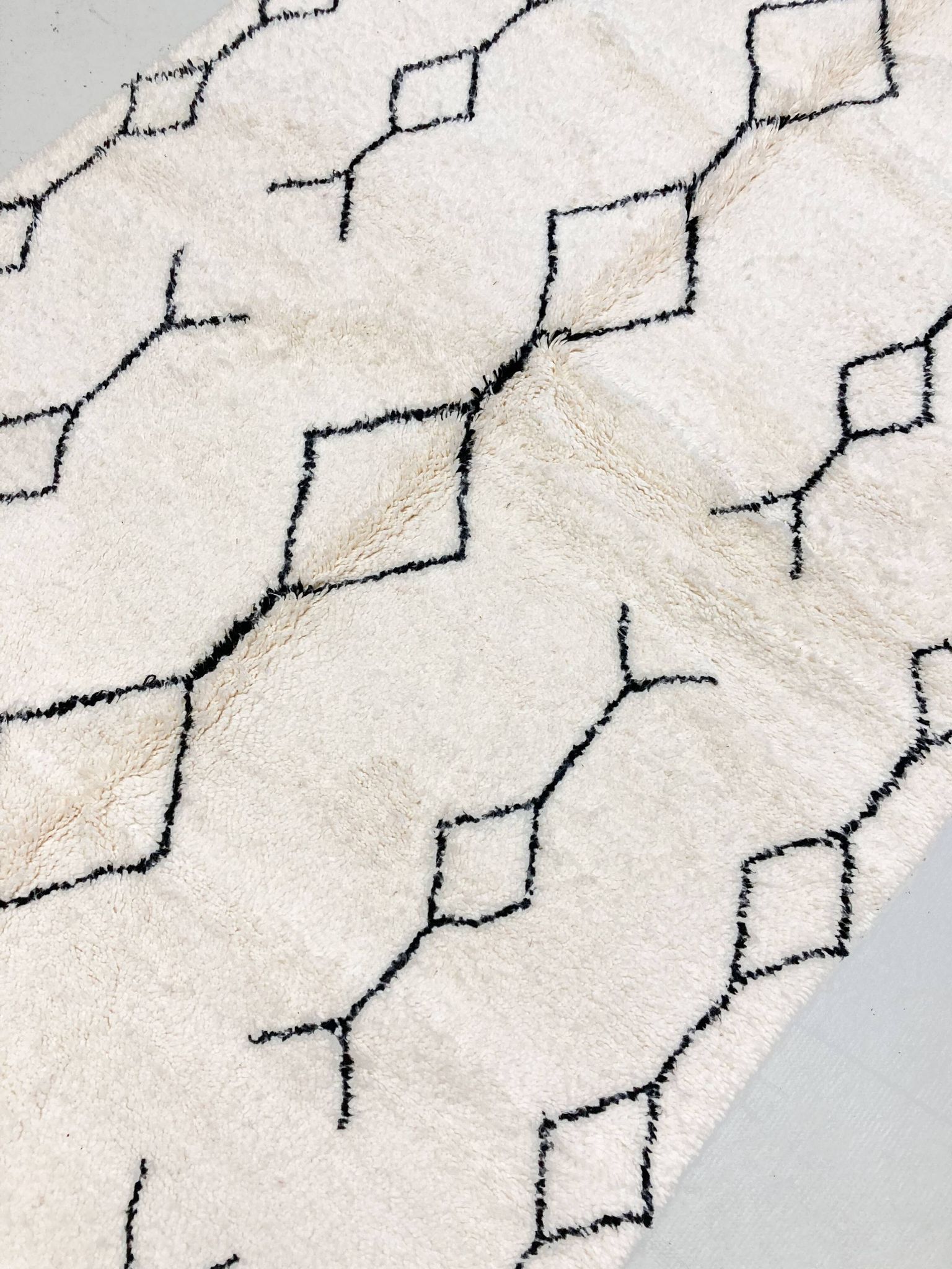Tapis berbère marocain Beni Ouarain à motifs noirs 2,60x1,60m
