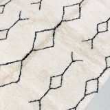 Moroccan Berber carpet Beni Ouarain with black patterns 2.60x1.60m
