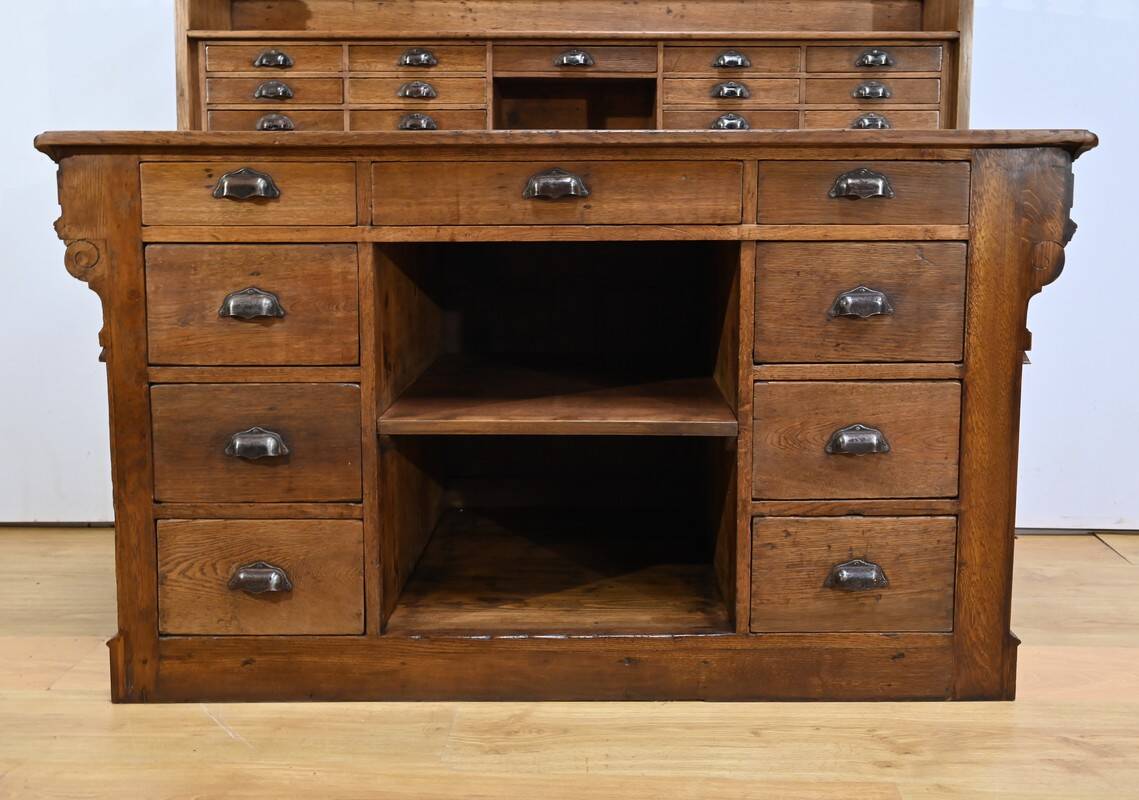 Oak apothecary counter – 1920
