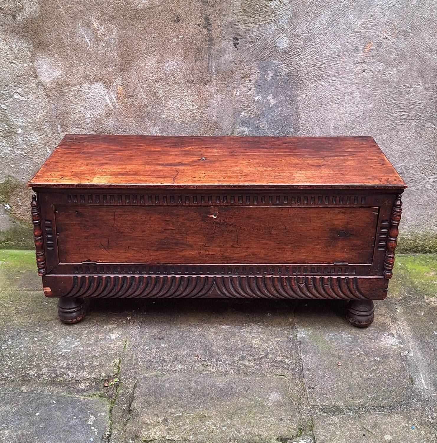 Coffre de mariage cassone en bois