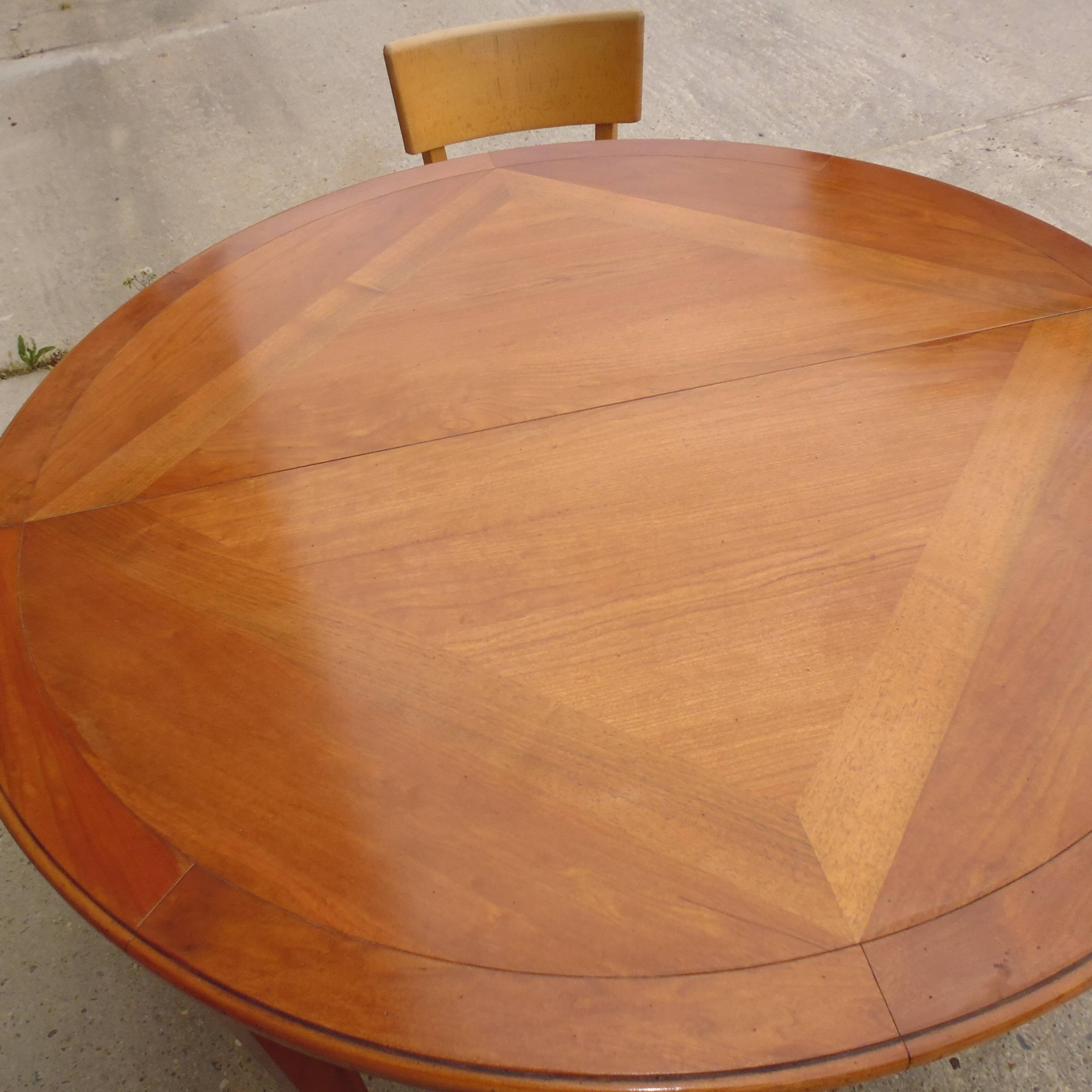 Round table and marquetry with extension