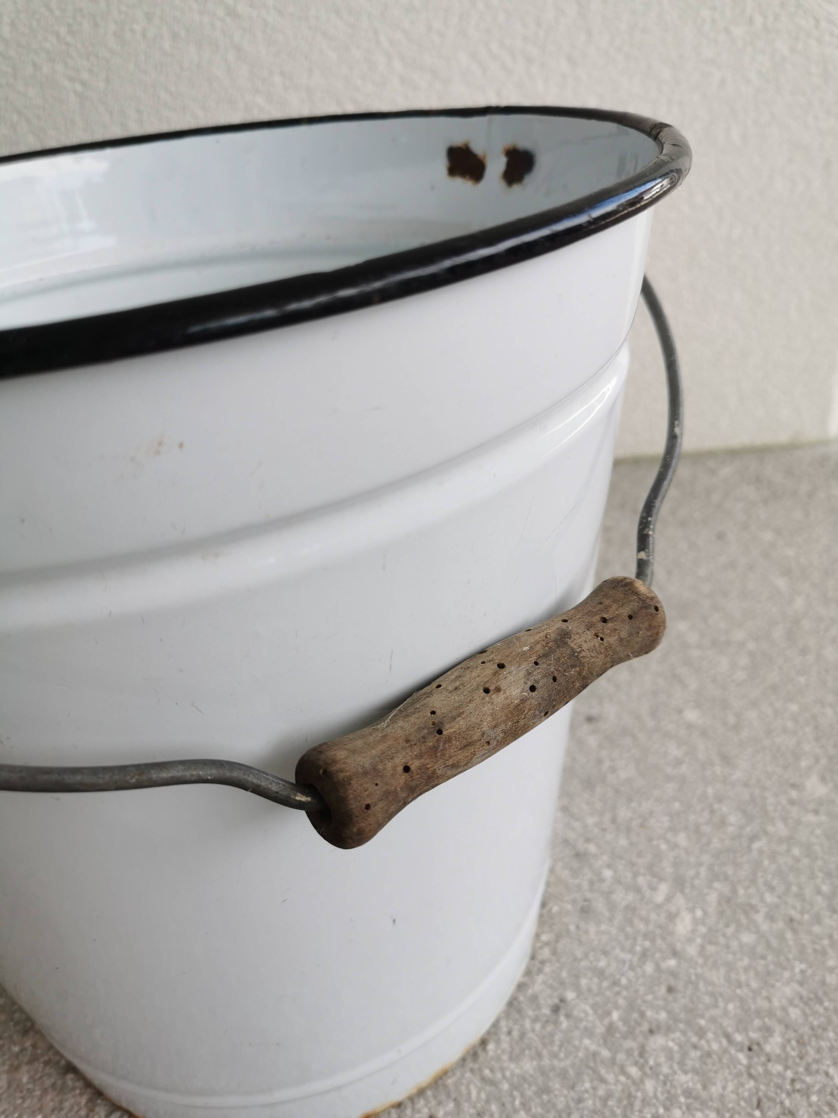 Set of 4 Vintage White Enamel Bucket Planter: 1970s EMO Celje Yugoslavia