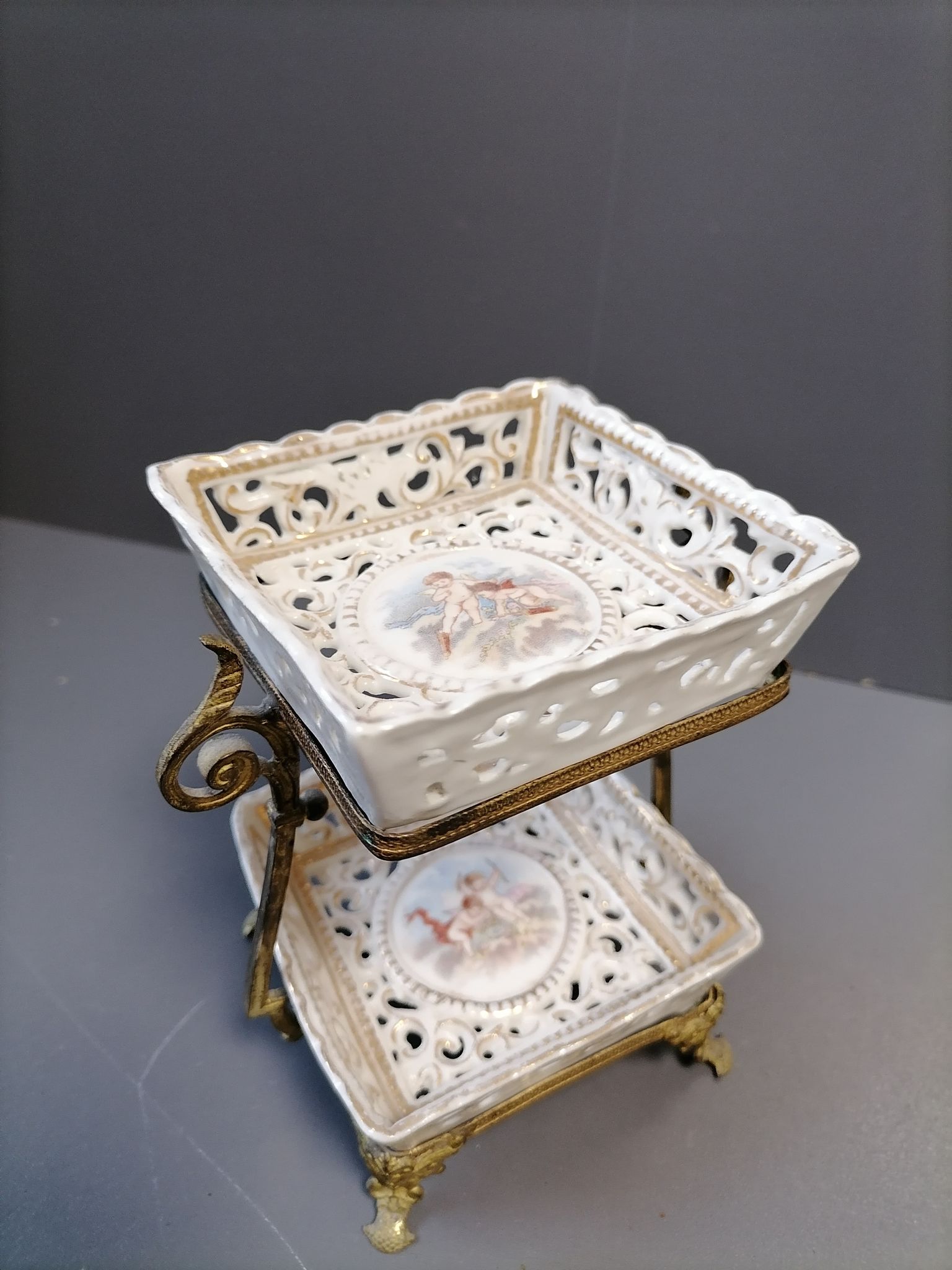 Serviteur faience