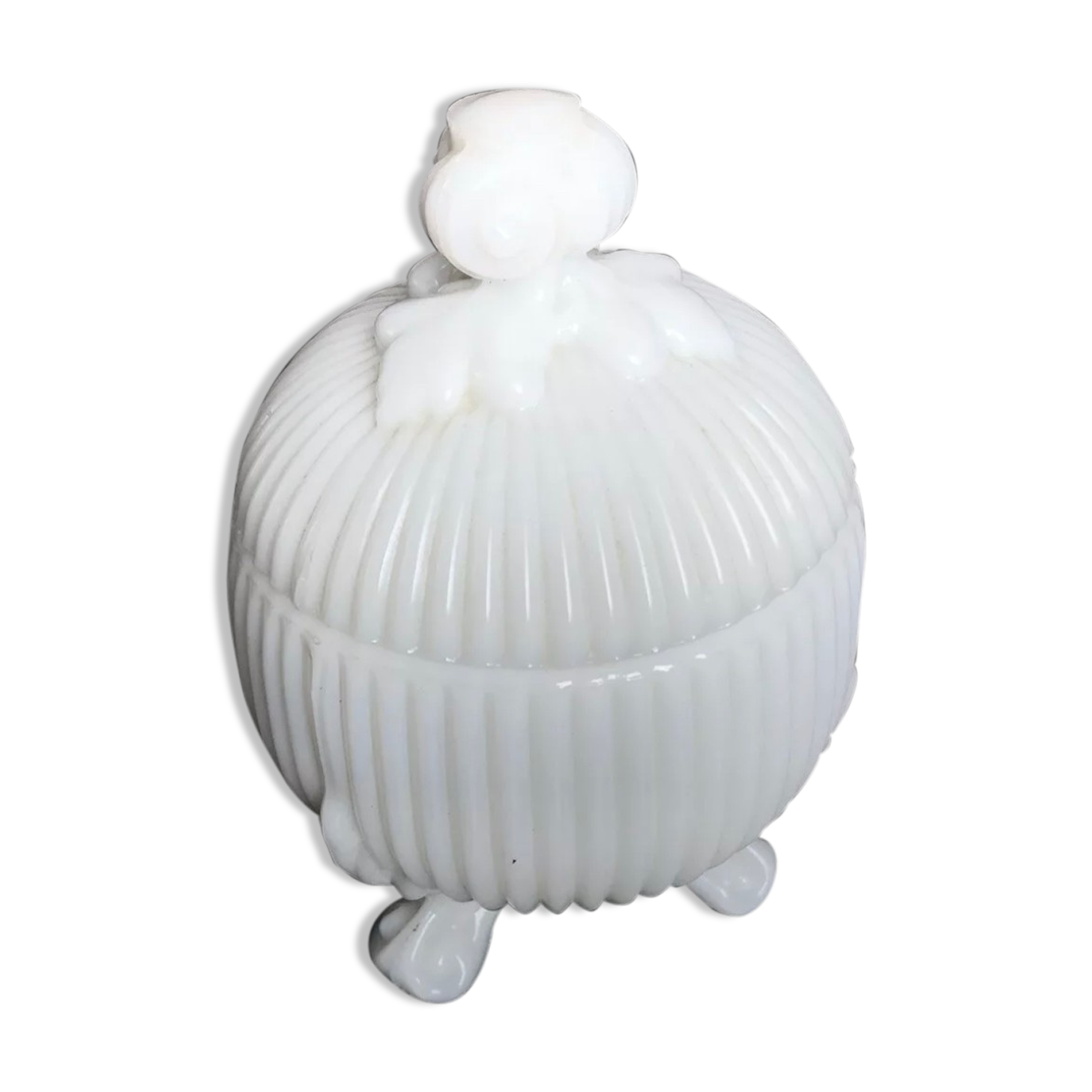 Bonbonnière in white opaline glass round tripodium shape