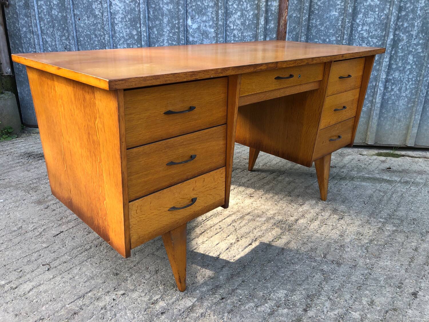Bureau vintage à pieds compas en chêne