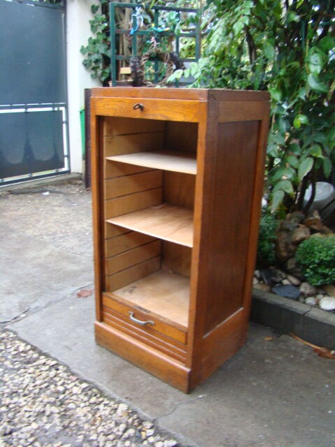 Workbook with curtain in oak