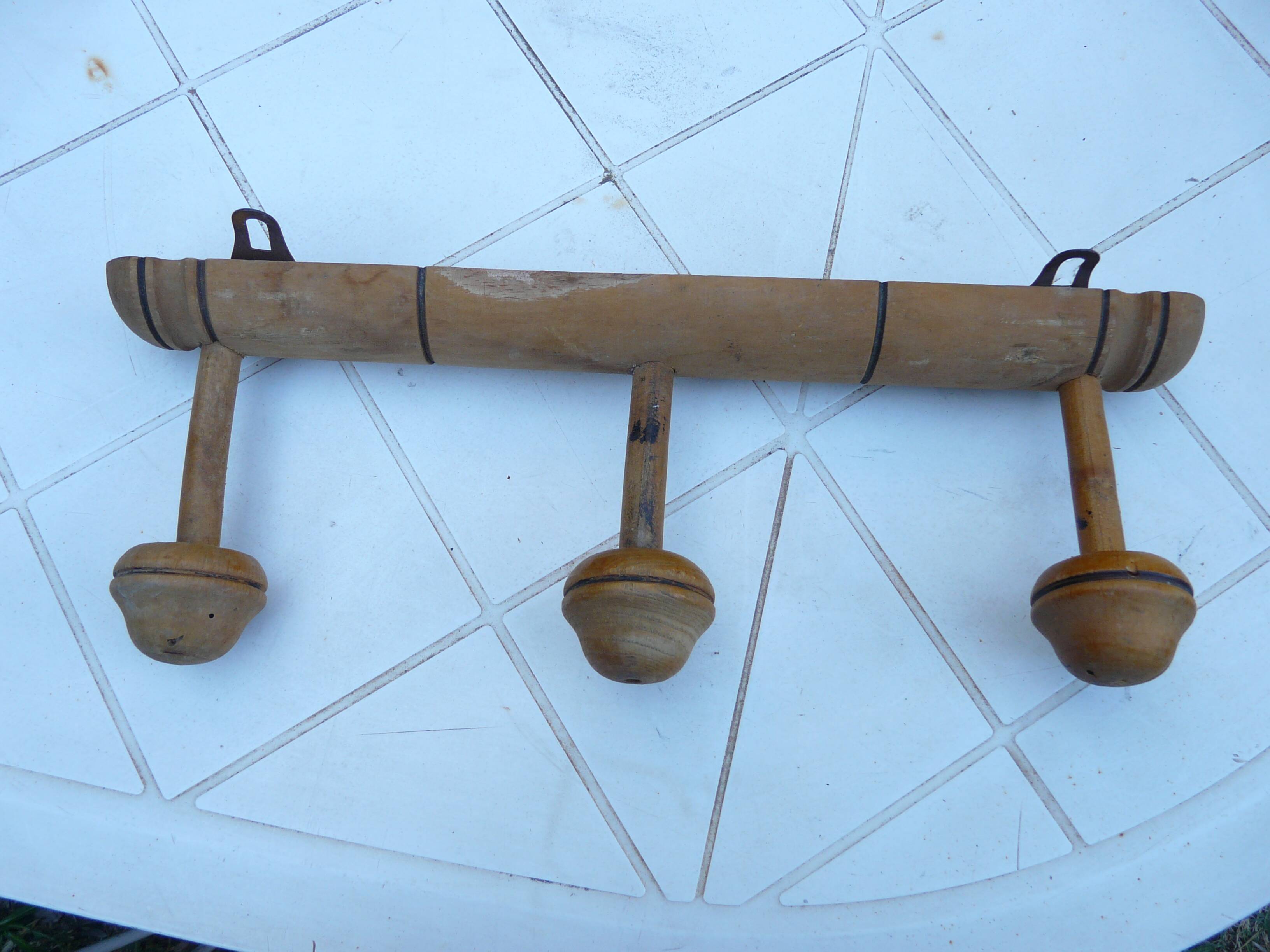 Wooden wall coat rack turned in imitation of bamboo, 3 hooks, 1900s