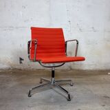 Vitra EA 108 Charles & Ray Eames, tissu et aluminium – orange – chaise de t