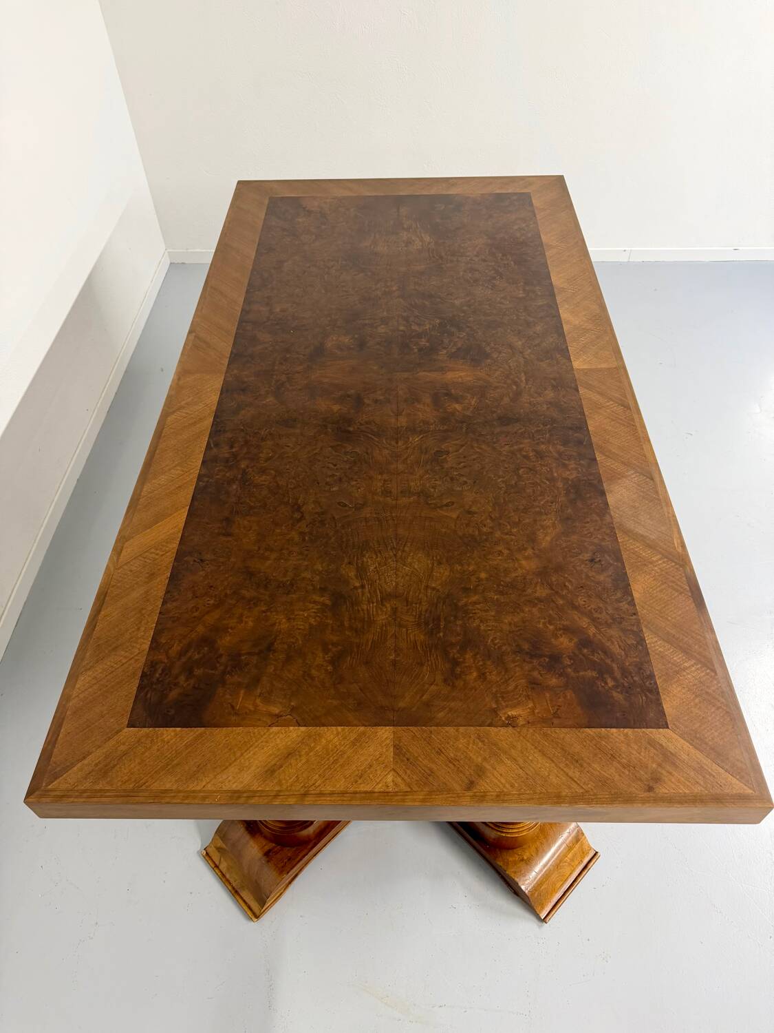 Ancienne table en noyer et loupe art déco année 30 France rallonges