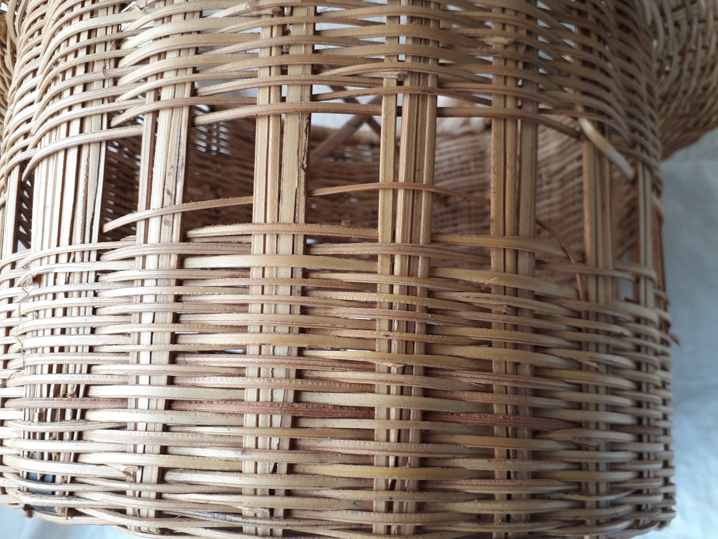 Wicker bottle holder basket