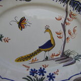 Flat with polylobed edge peacock decoration