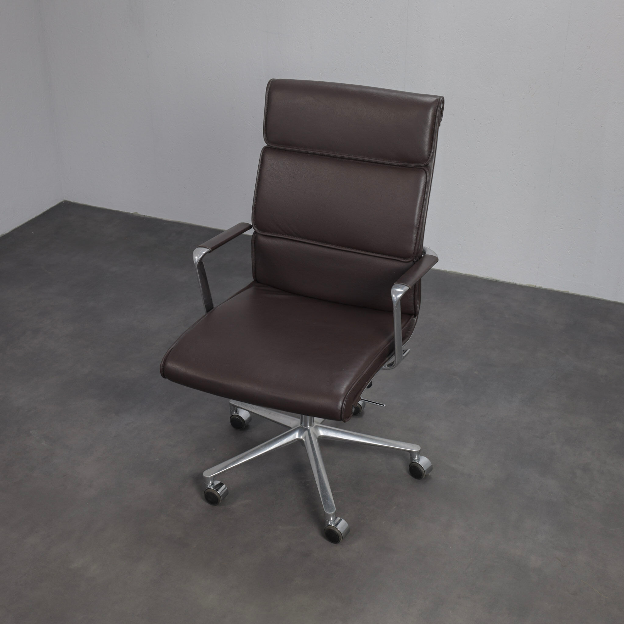 Una leather office chair by ICF, Italy, 1990s