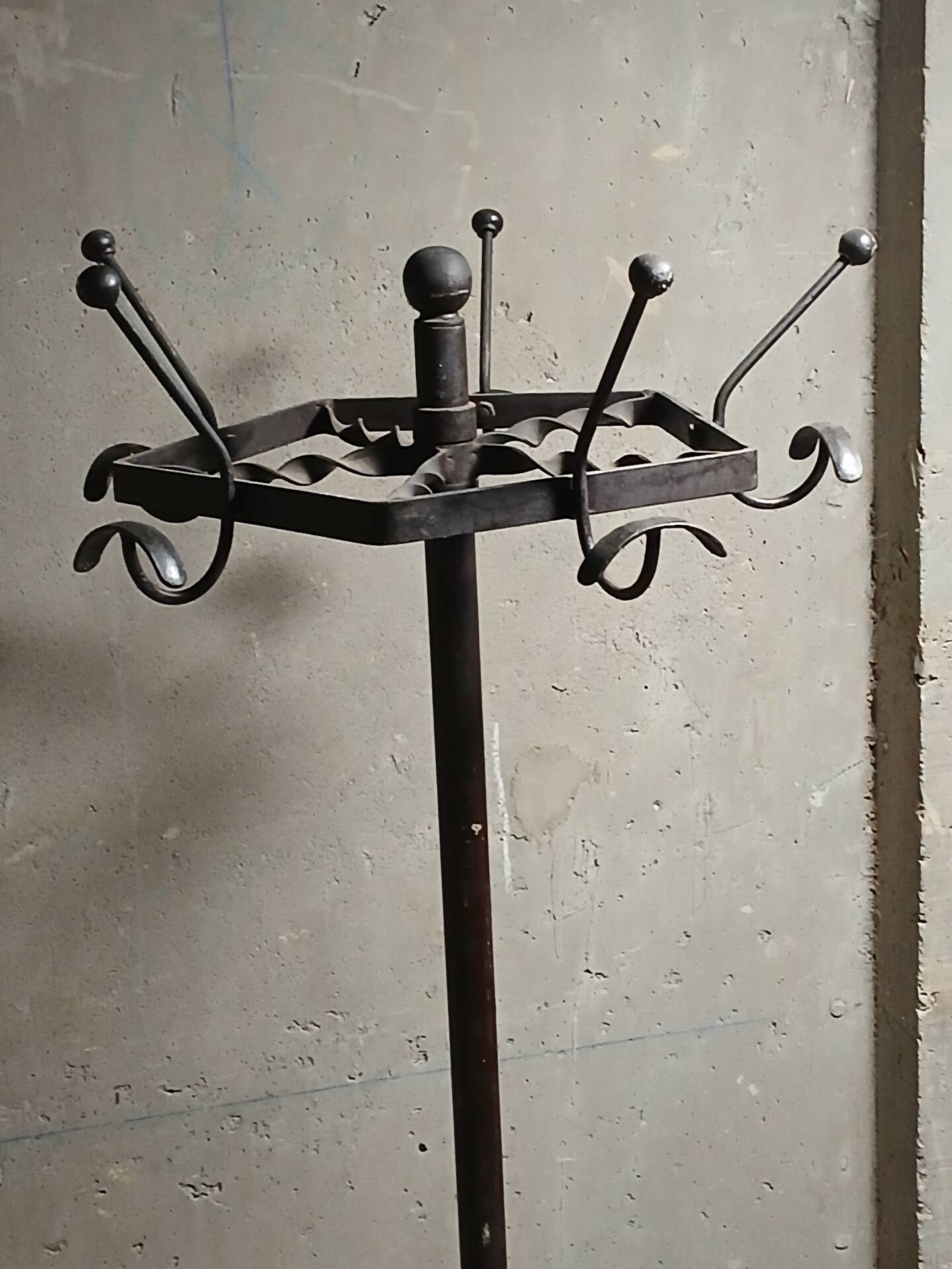 1970s freestanding coat rack