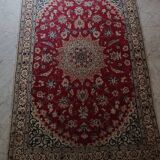Red and ivory Persian-inspired rug 180 x 100 cm