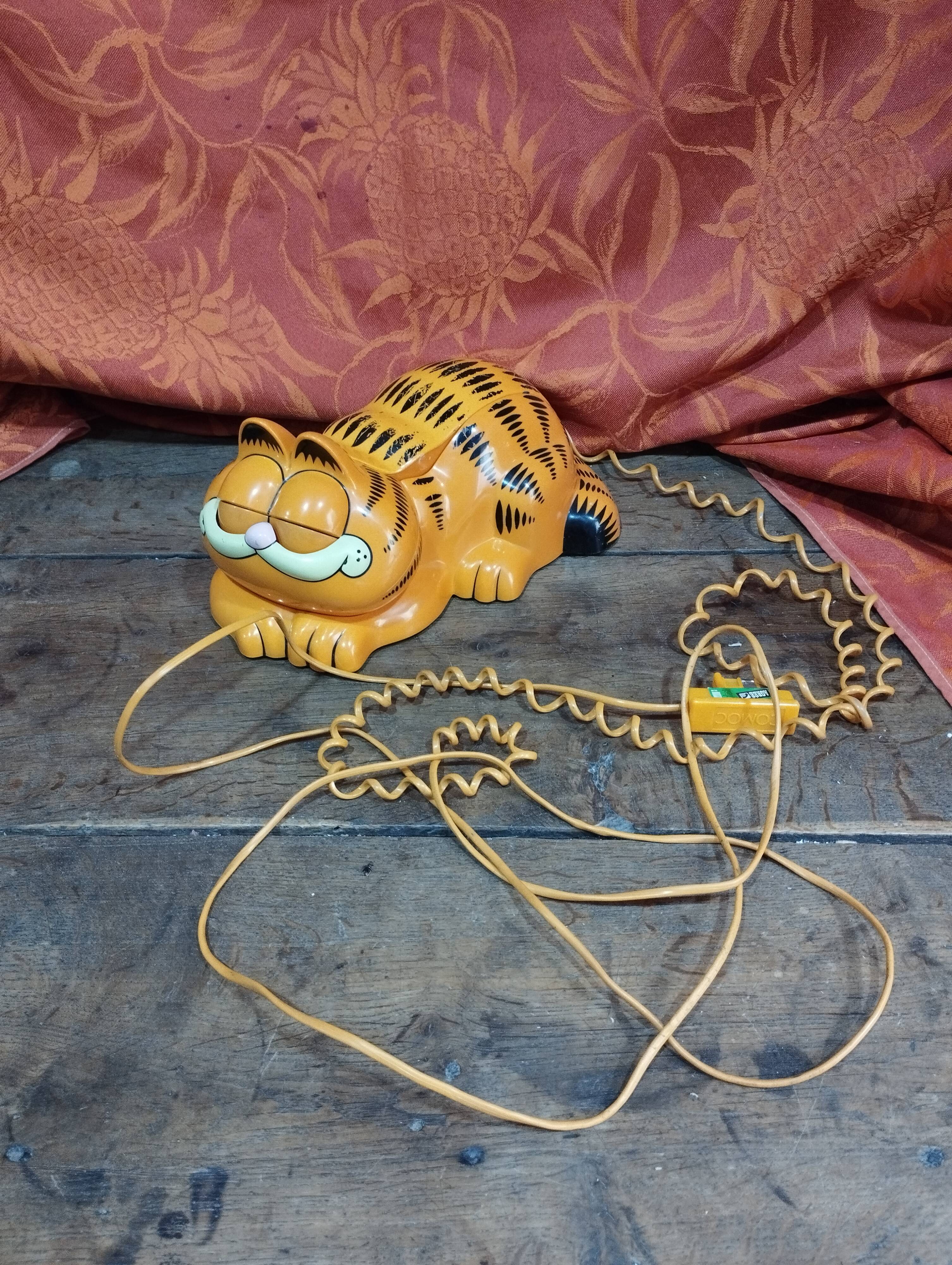 Vintage: 1981 Garfield Phone with Eyes That Open and Close