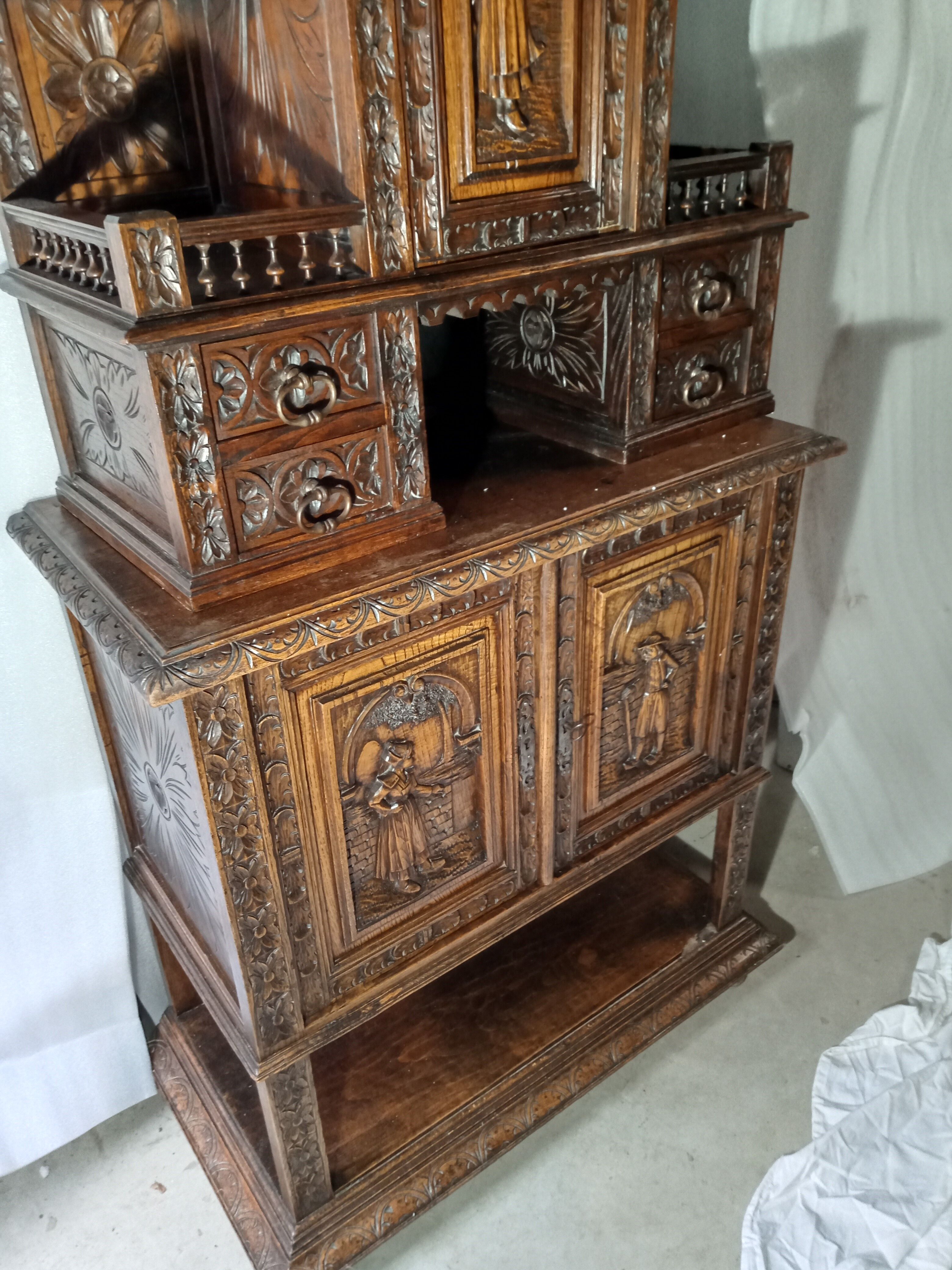 Furniture 2 Breton bodies in oak wood carved with characters