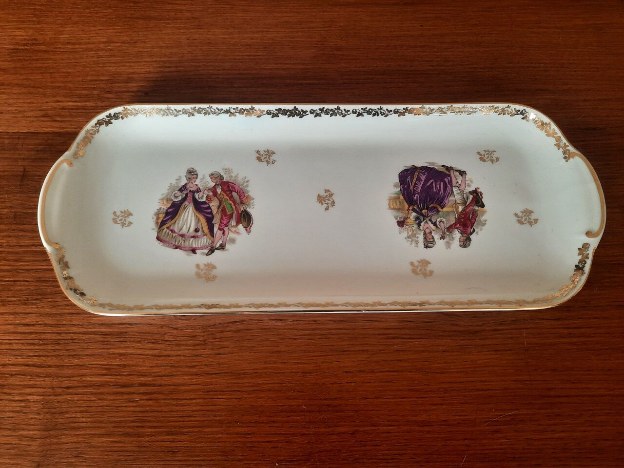 Antique cake dish