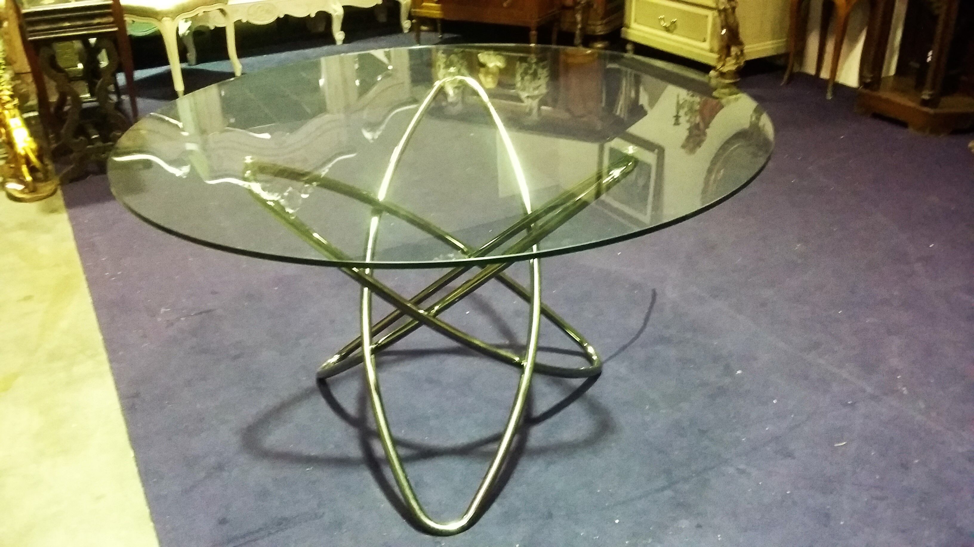 Round table in chrome and glass