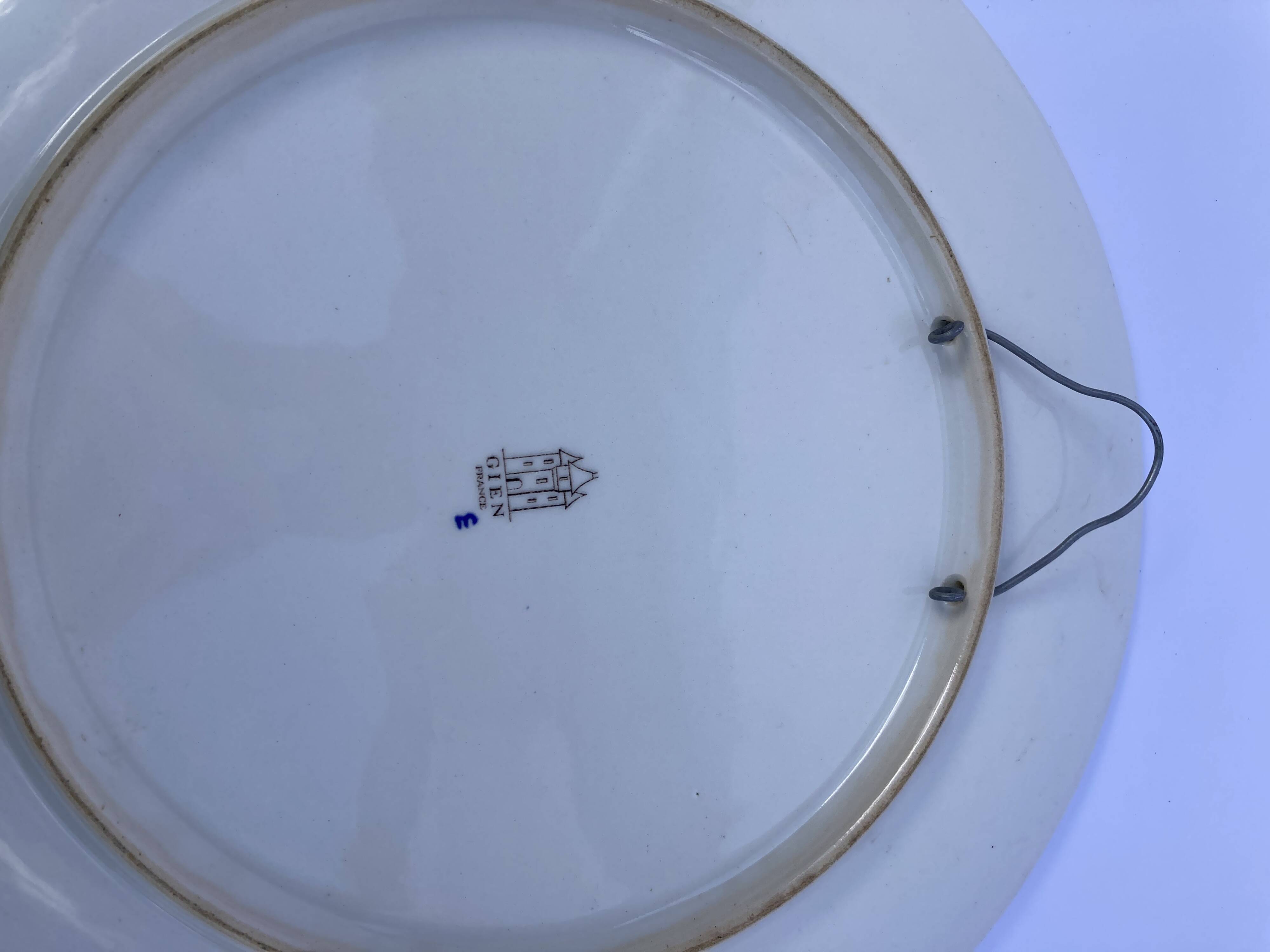 Decorative plate in Gien earthenware in Italian Renaissance style.