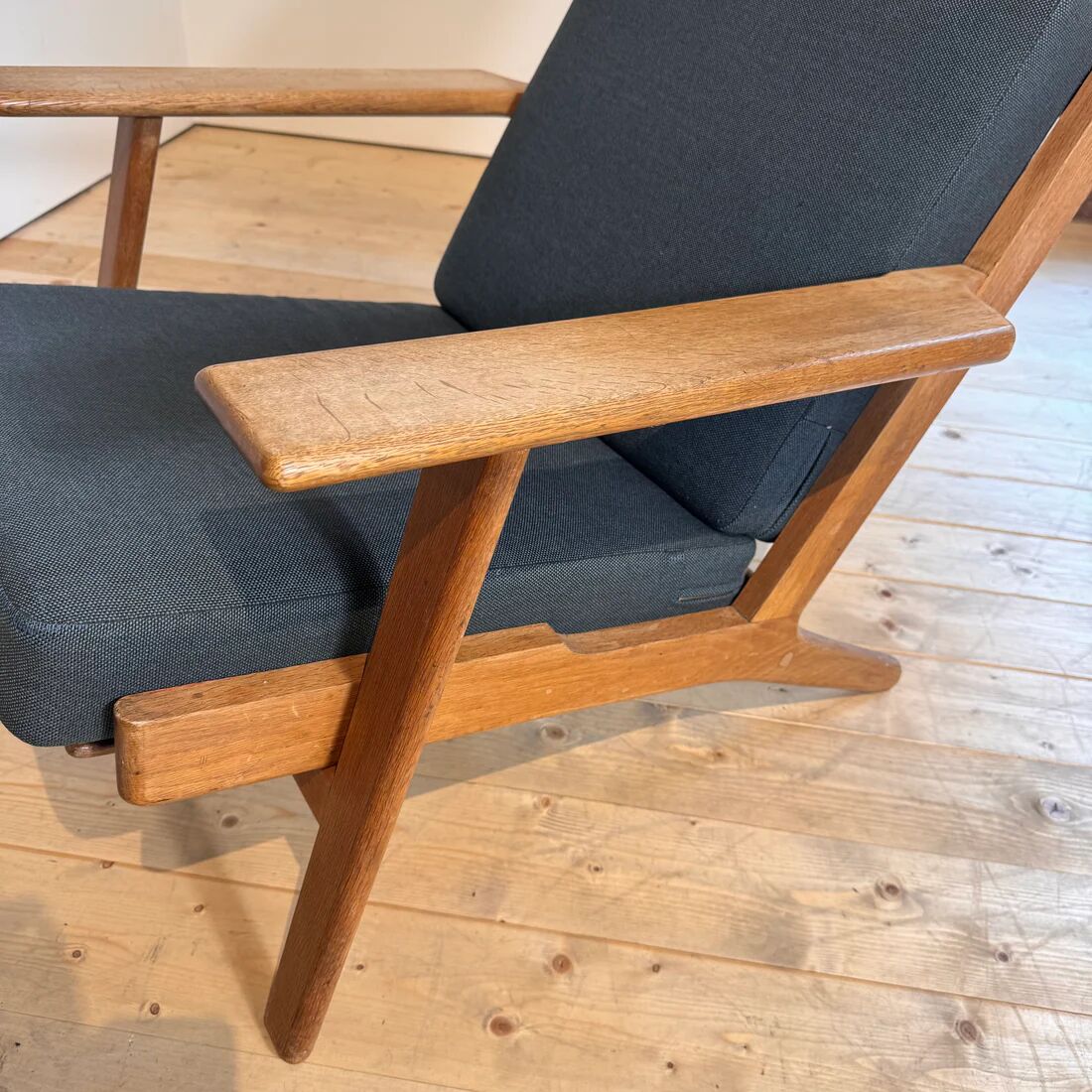 GE-375 armchair by Hans Wegner for Getama