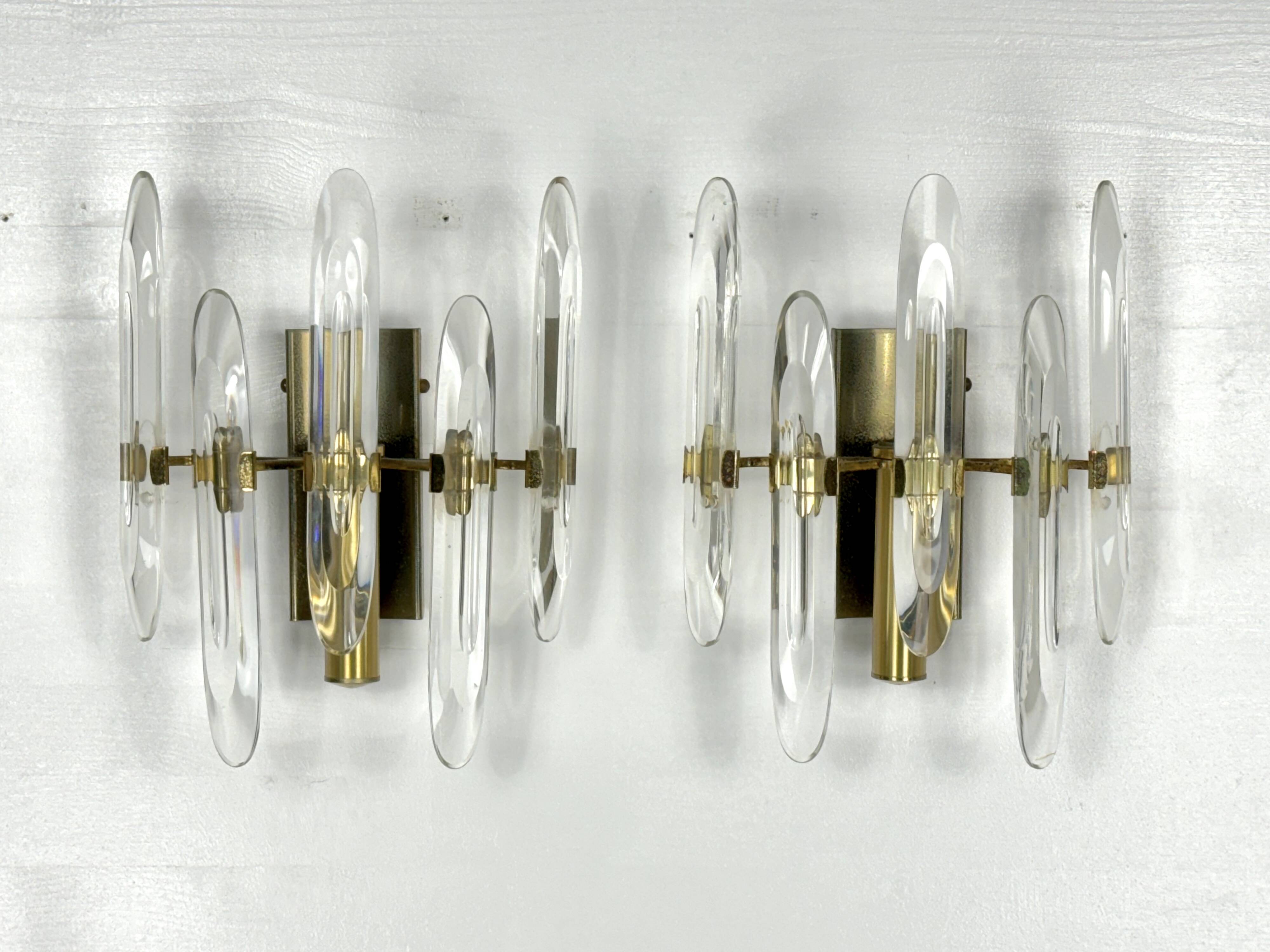 Sciolari, set of two large sconces in glass and gilded brass. Italy 1970s