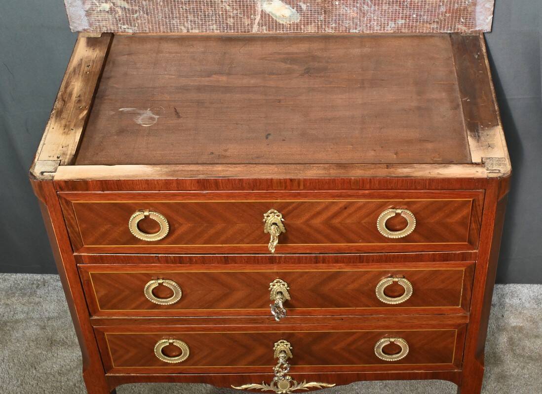 Small Mahogany Chest of Drawers – Part 1 of the 20th Century