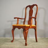 Antique Queen Anne armchair in mahogany and leather