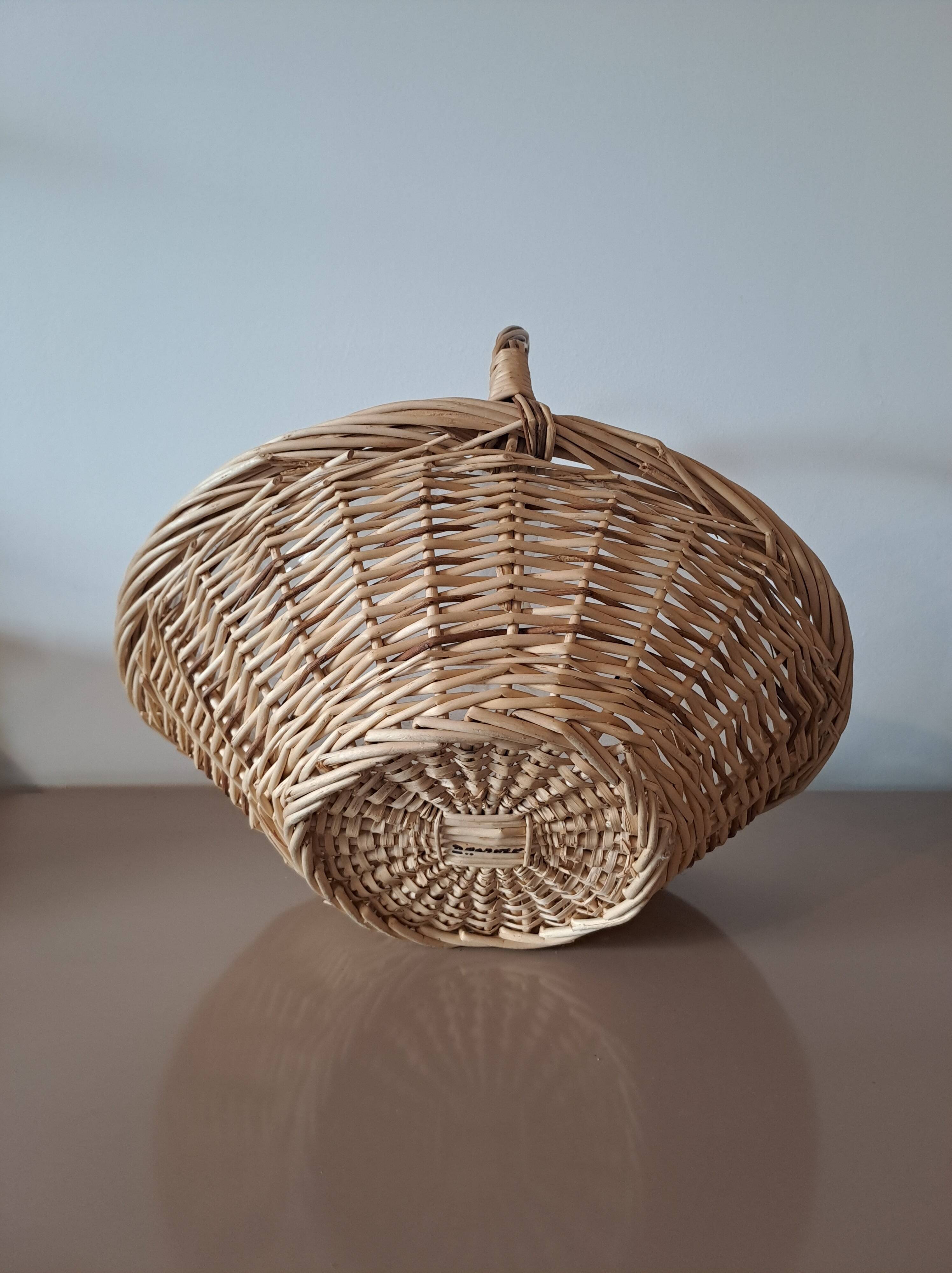 Natural wicker basket with twisted handle – vintage decorative basket