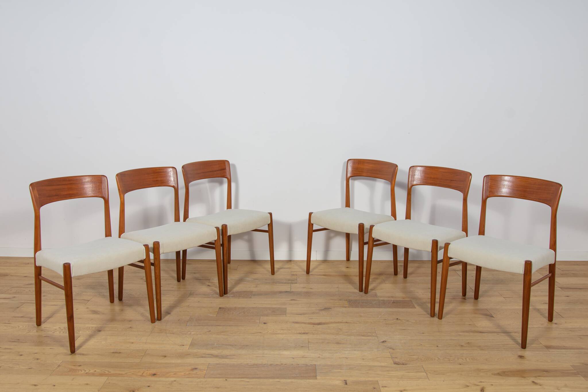 Mid-Century Modern Teak Dining Chairs model 26 by Henry Kjærnulf  for Korup