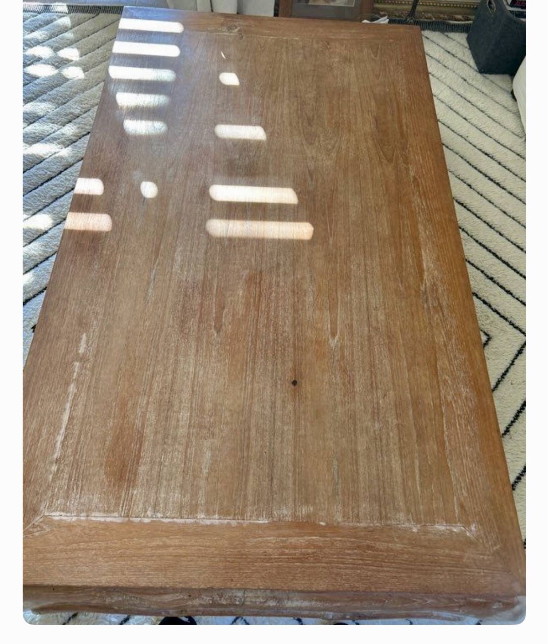 Table basse en bois massif