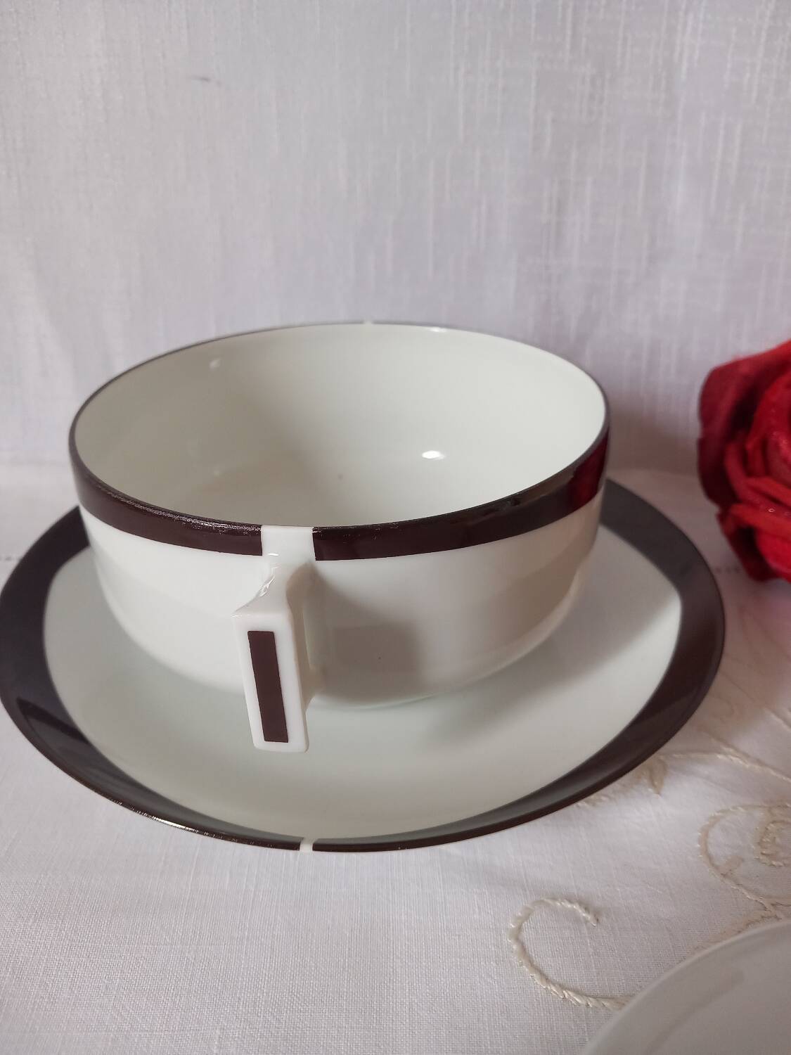 Lunch duo cups and saucers in Limoges porcelain by Lafarge.