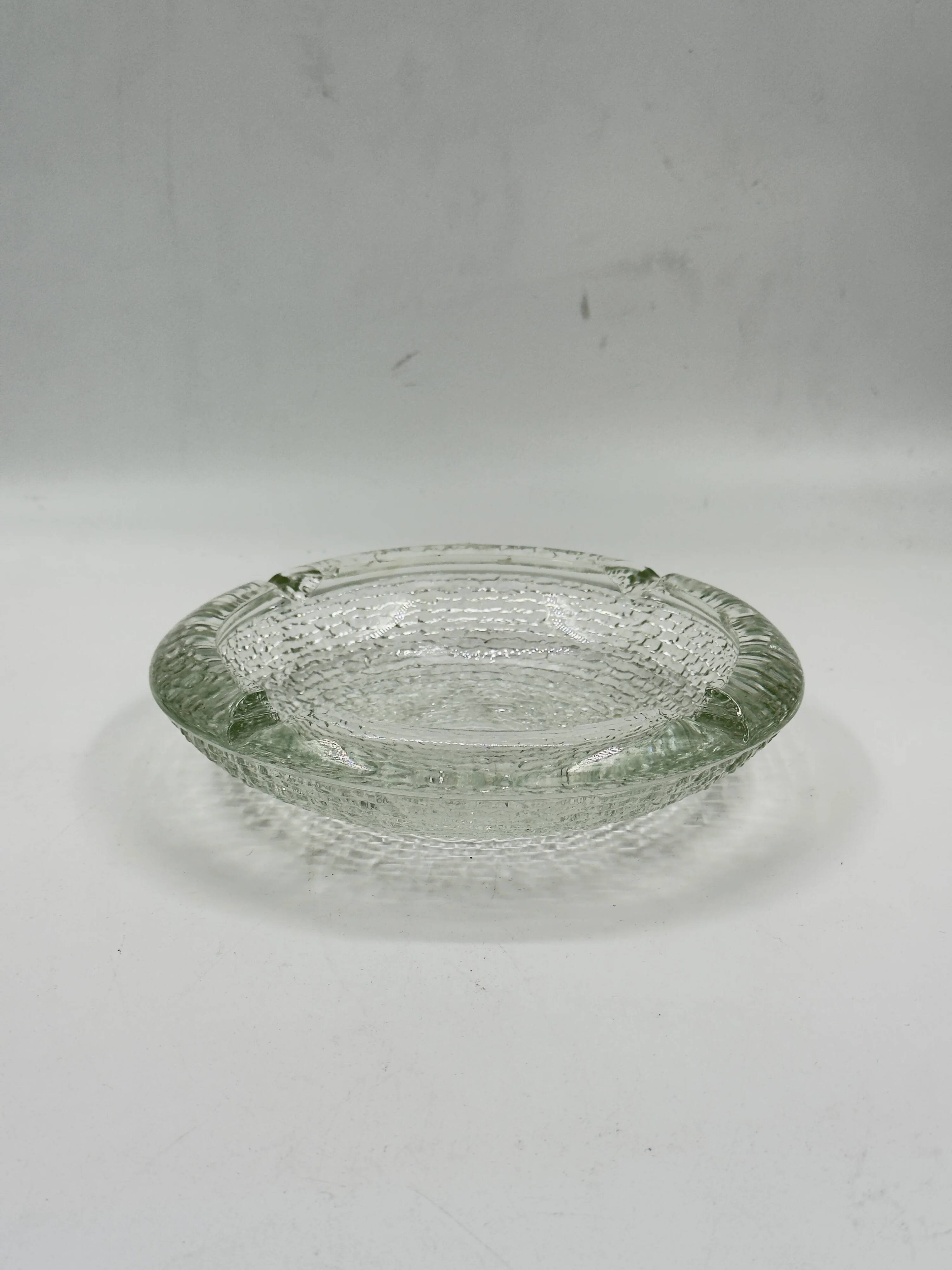 Cendrier vintage en verre texturé effet écorce avec quatre repose-cigarettes