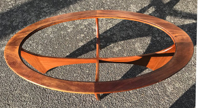 Astro oval coffee table - designer Victor Wilkins - edition g plan - 1960