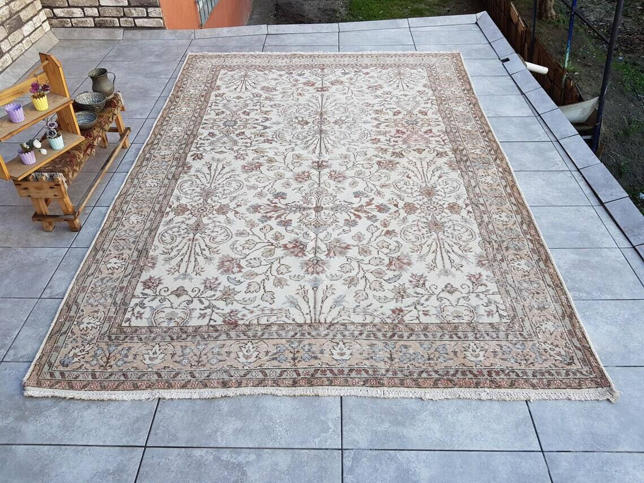 Tapis Oushak beige anatolien au sol sku 2781