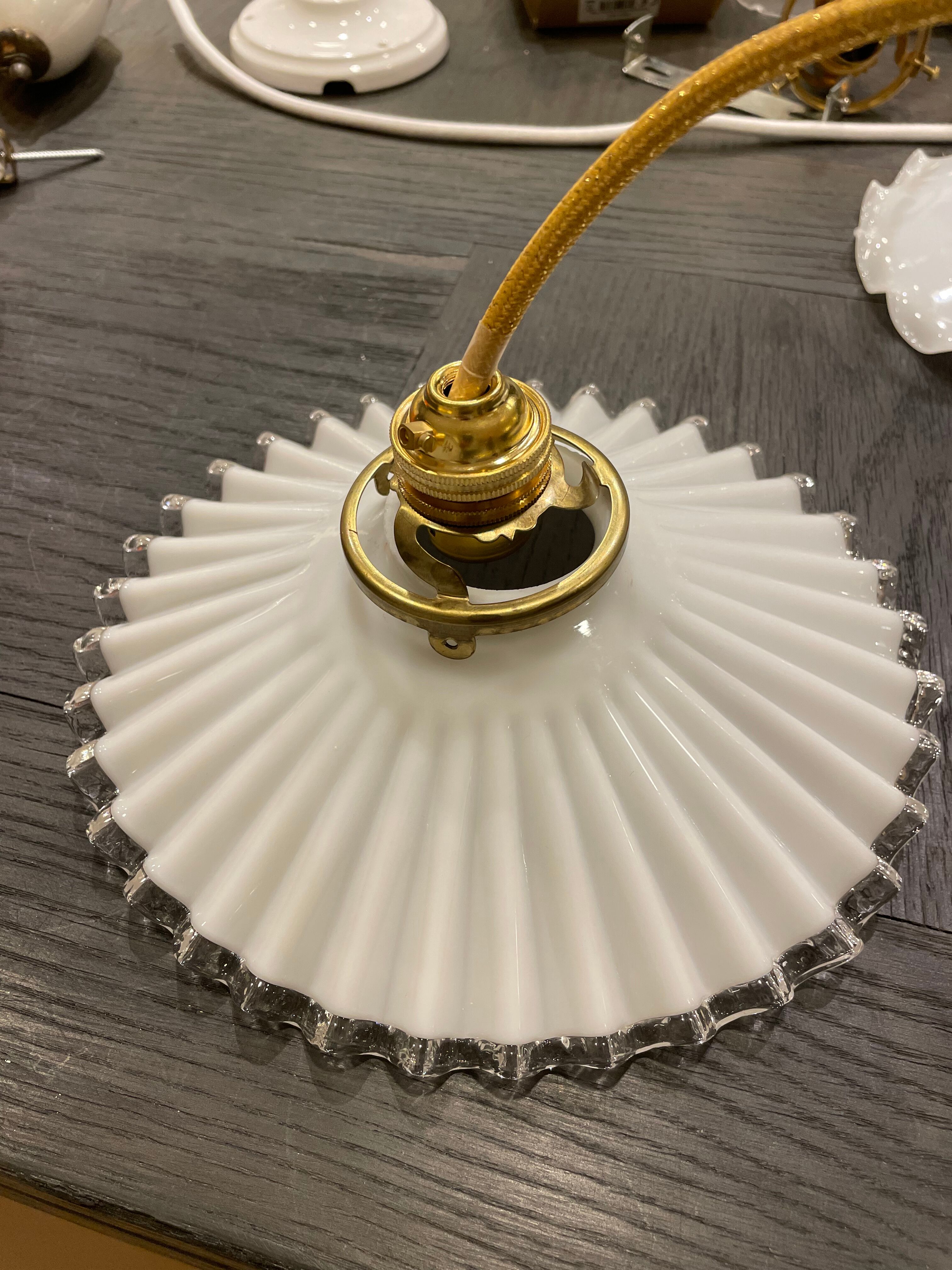 Set of 2 opaline suspensions delivered with new cable, socket and support in new brass
