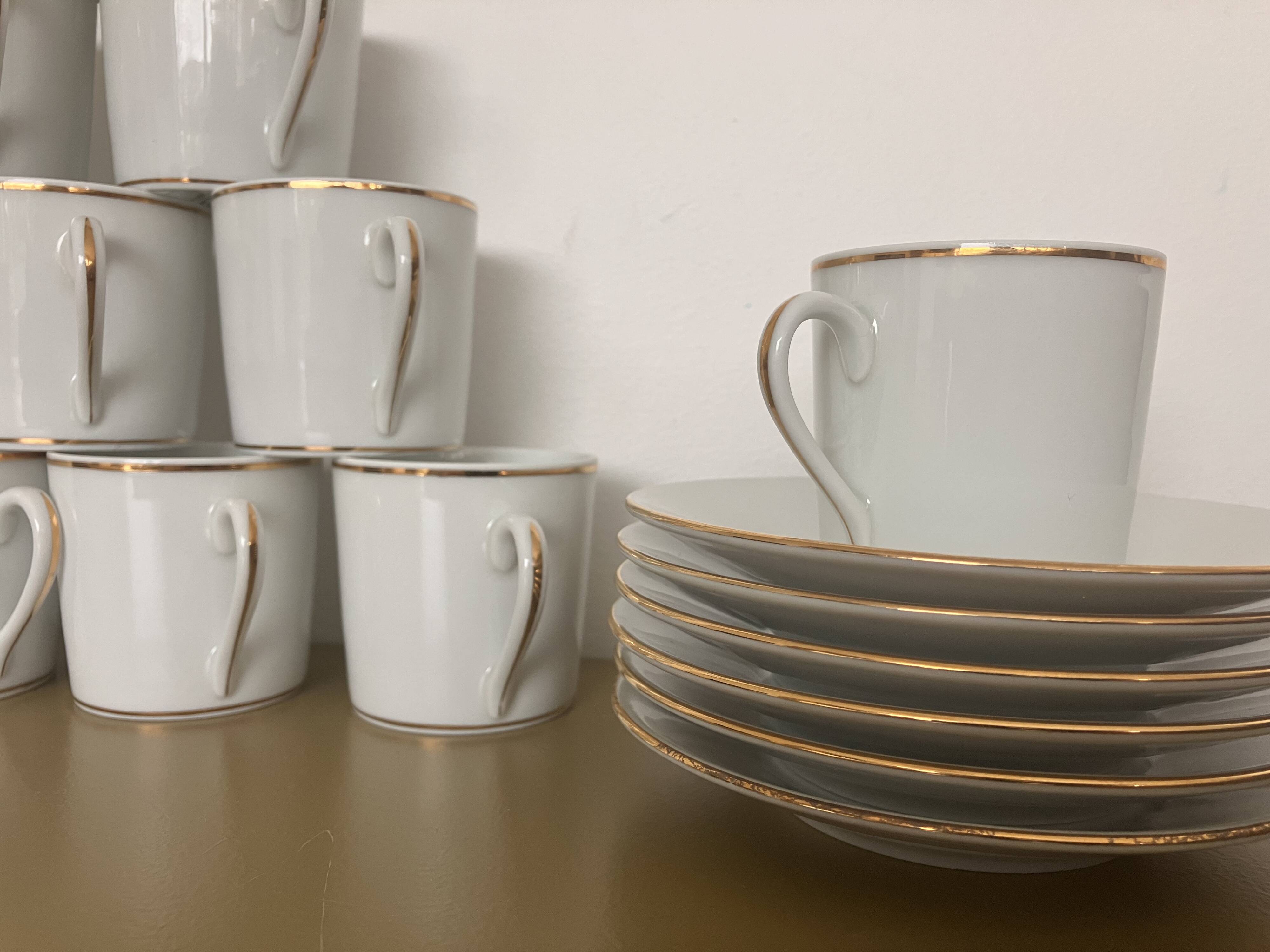 Coffee service with 11 cups and 6 saucers made of Limoges porcelain.