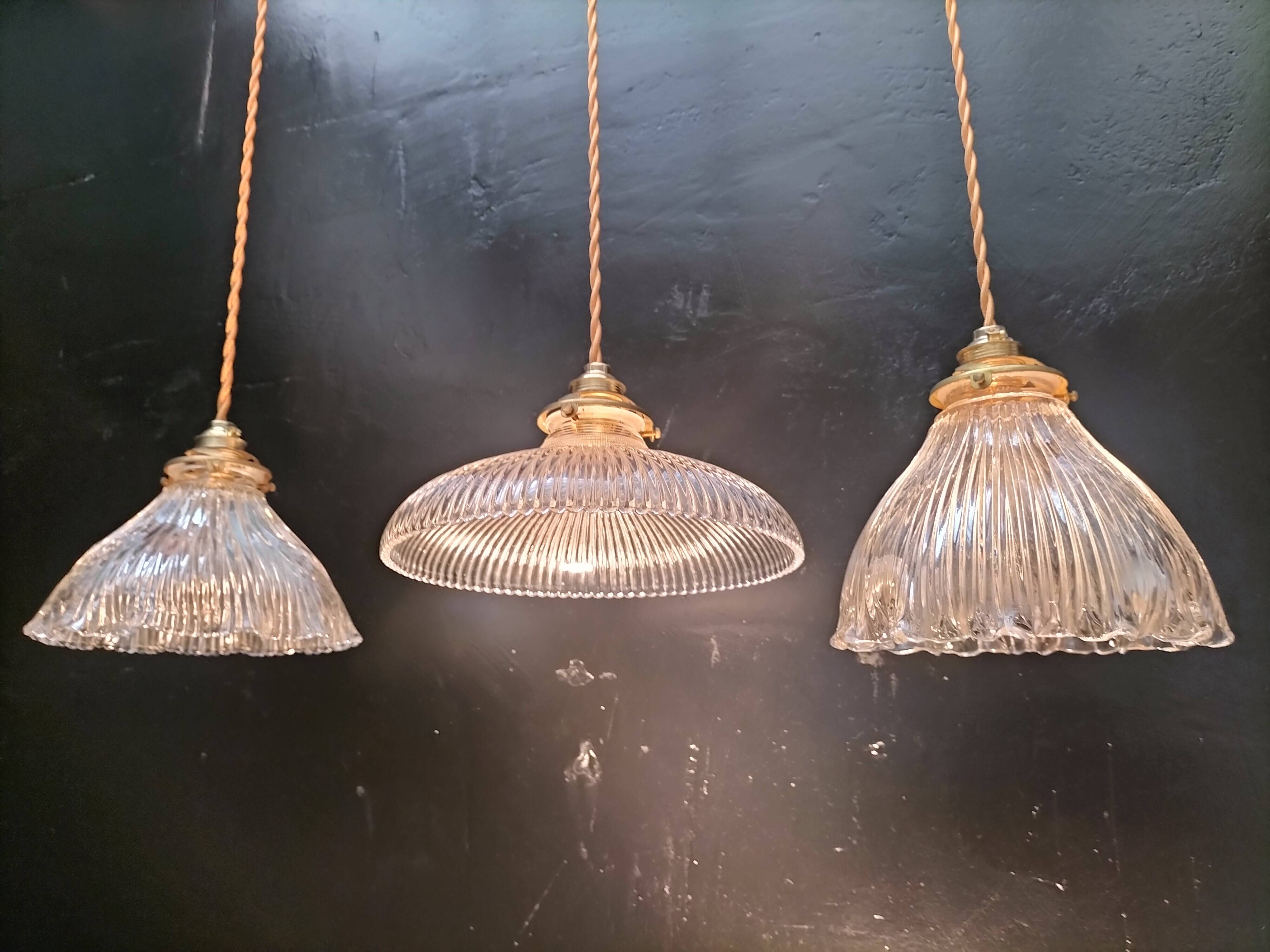 3 holophane suspensions