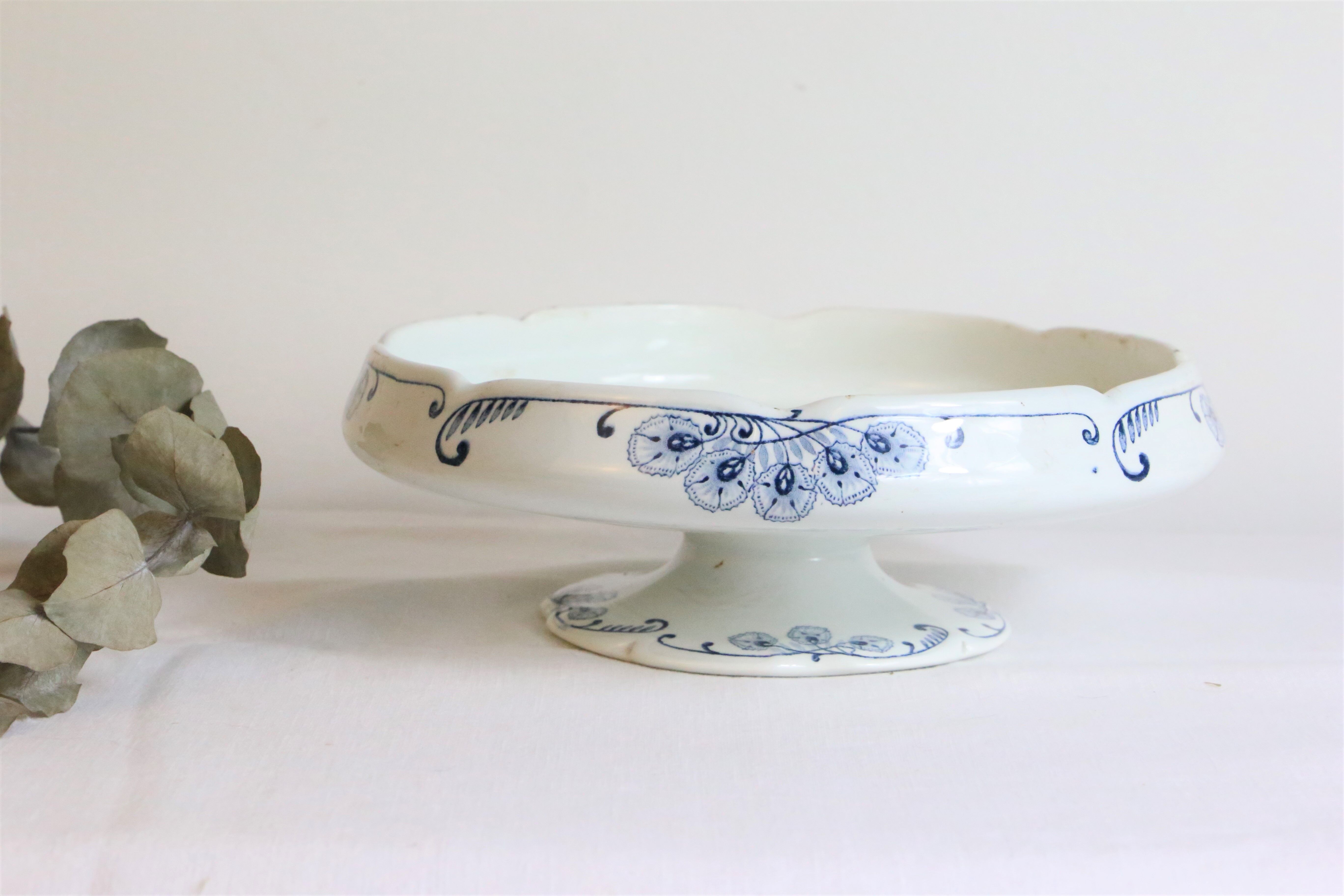 Flat on piedouche, compotier, iron earth, Onnaing earthenware, Palma model, 1890