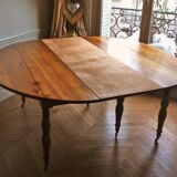 Magnificent 19th century walnut dining table