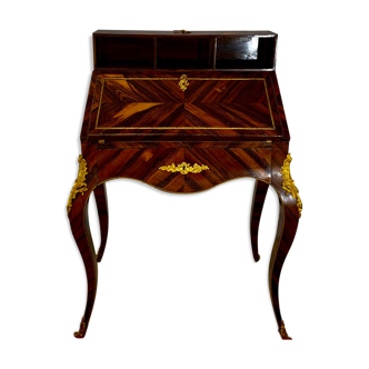 Bureau de pente style Louis XV , marqueterie de bois précieux